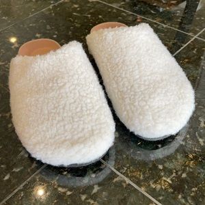 Slippers slides